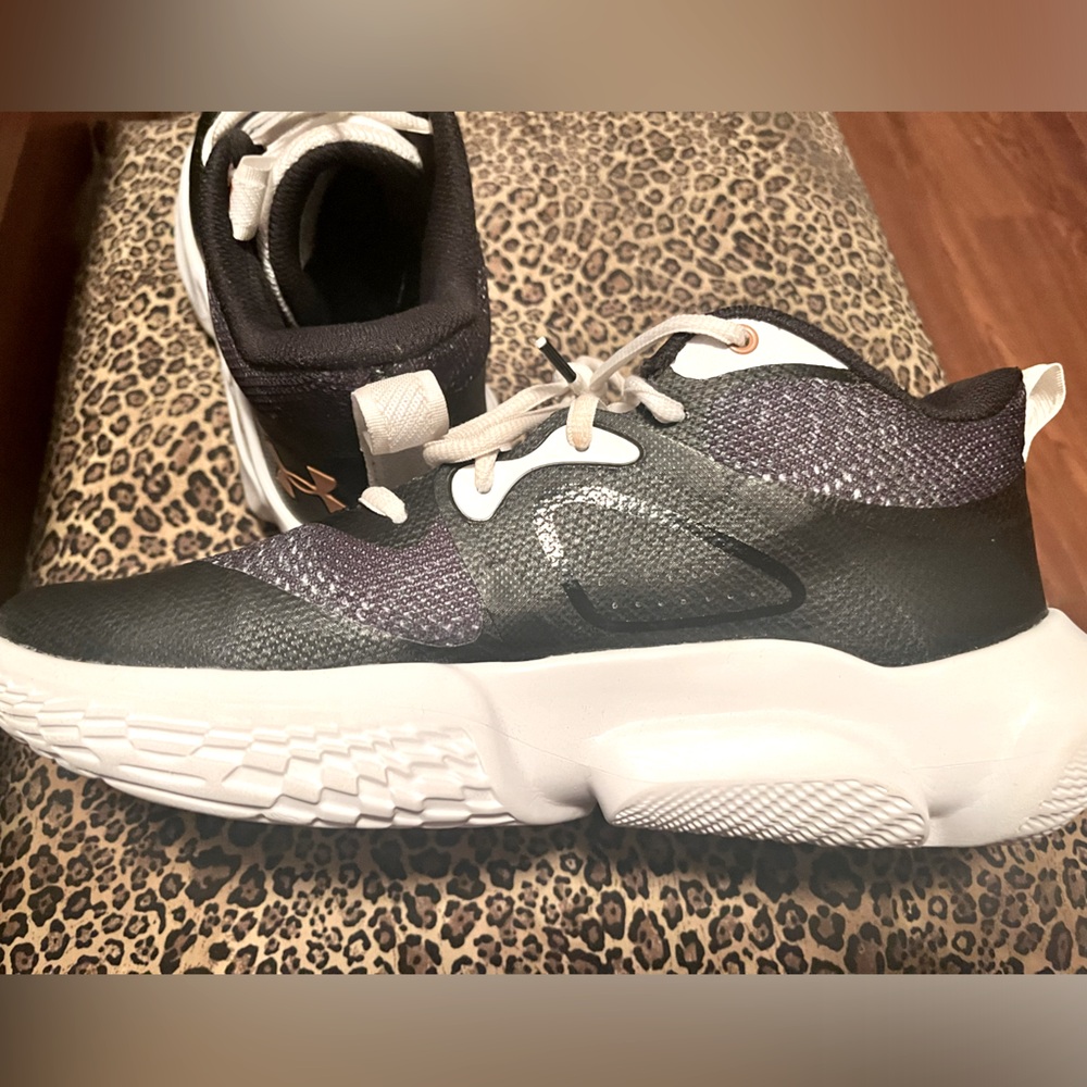 Under Armour Women's Flow Breakthru 3 Basketball Shoes